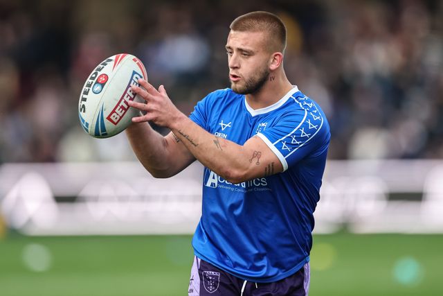 Mikey Lewis of Hull KR in the pre-game warm up during the Betfred Super League round 9 match Leeds Rhinos vs Hull KR at Headingley Stadium, Leeds, United Kingdom, 25th April 2025

(Photo by Mark Cosgrove/News Images)