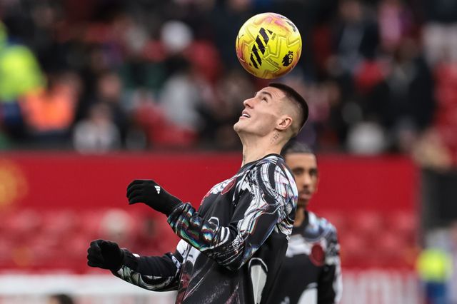 Benjamin Sesko of Manchester United in the pregame warmup session during the Premier League match Manchester United vs Crystal Palace at Old Trafford, Manchester, United Kingdom on 01 March 2026

(Photo by Mark Cosgrove/News Images)