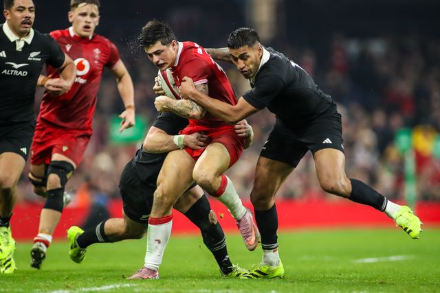 Louis Rees-Zammit of Wales is tackled by Will Jordan and Rieko Ioane of New Zealand during the Quilter Nations Series 2025 match Wales vs New Zealand at Principality Stadium, Cardiff, United Kingdom, 22nd November 2025

(Photo by Andrew Lewis/News Images)

*** GER AUT SUI OUT ***