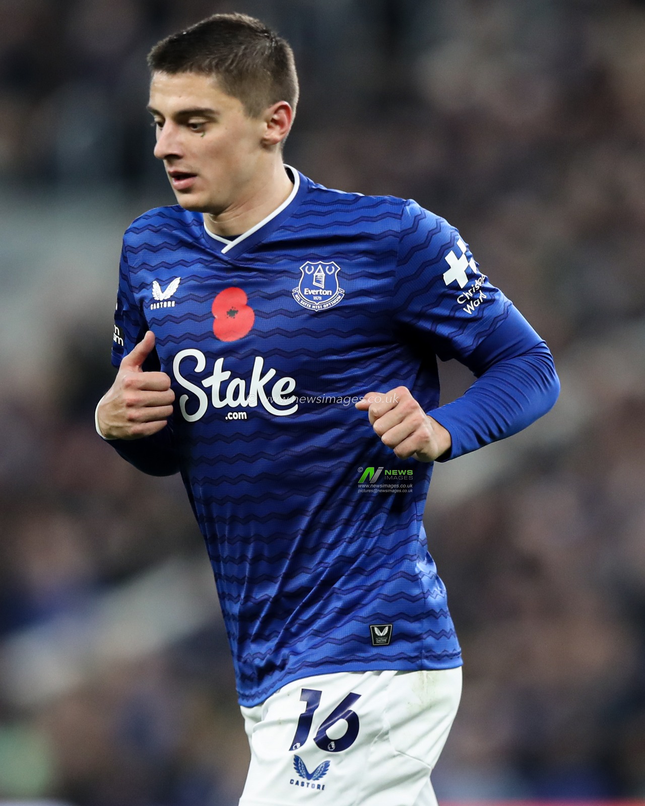Vitaliy Mykolenko of Everton during the Premier League match Everton vs Fulham at Hill Dickinson Stadium, Liverpool, United Kingdom, 8th November 2025

(Photo by Jorge Horsted/News Images)

*** GER AUT SUI OUT ***