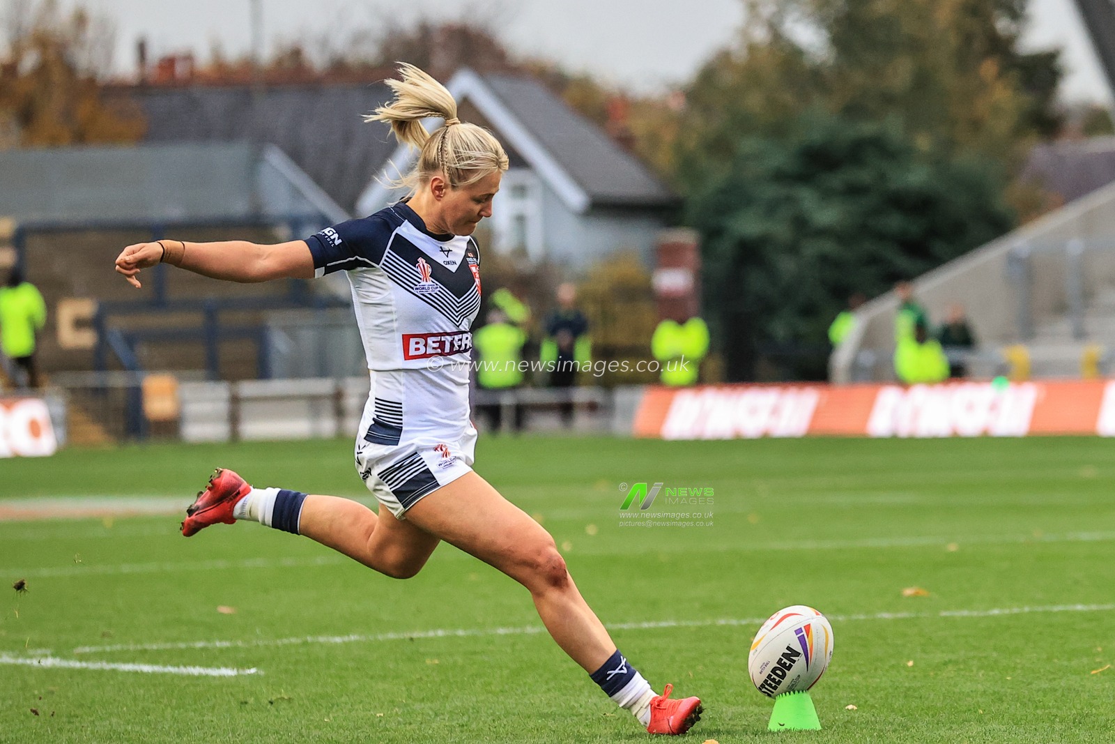 Tara Stanley of England converts for a goal during the Women's Rugby League World Cup 2021 match England Women vs Brazil Women at Headingley Stadium, Leeds, United Kingdom, 1st November 2022

(Photo by Mark Cosgrove/News Images)