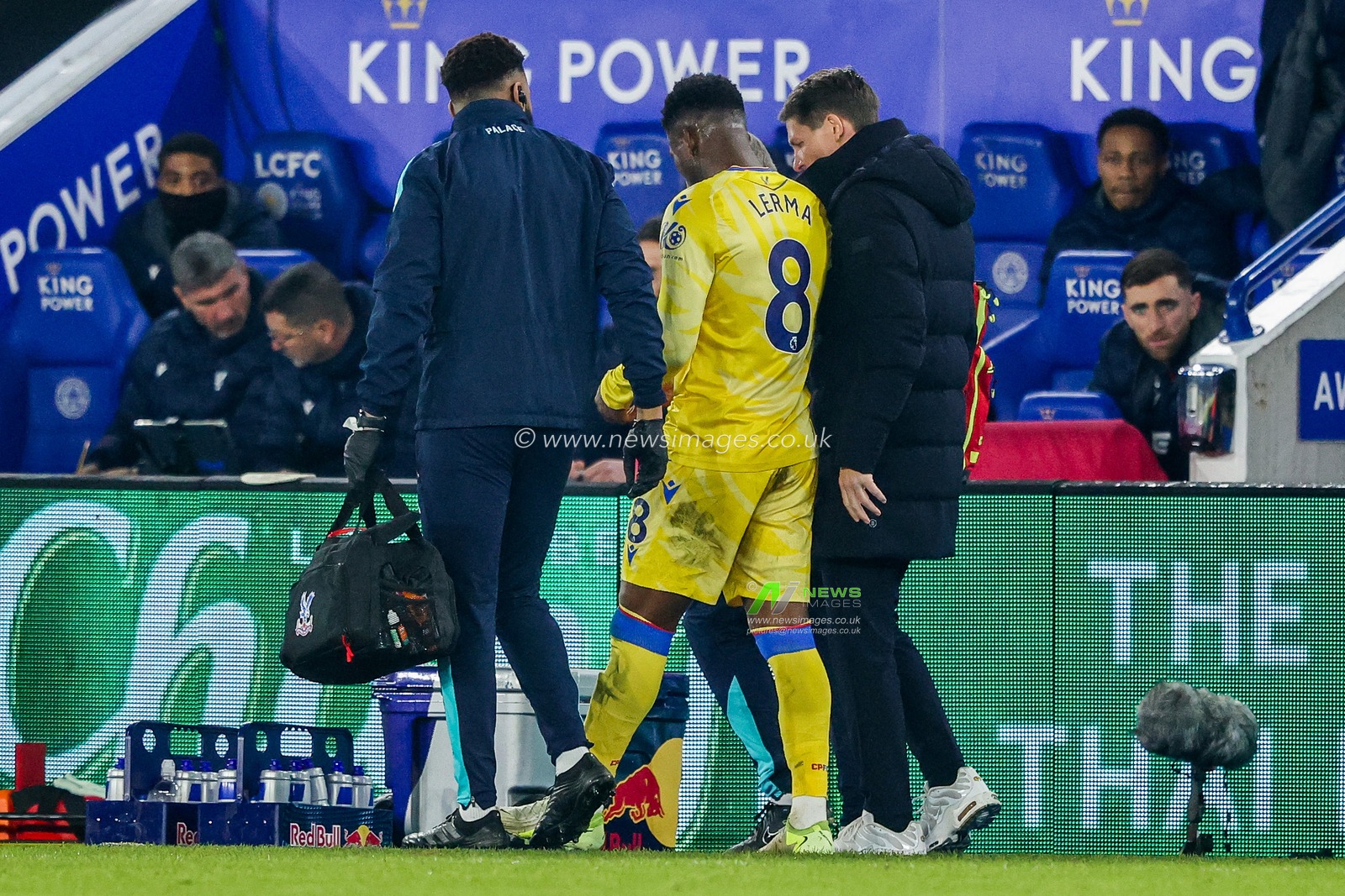 Jefferson Lerma of Crystal Palace leaves the filed with an injury during the Premier League match Leicester City vs Crystal Palace at King Power Stadium, Leicester, United Kingdom, 15th January 2025

(Photo by Alfie Cosgrove/News Images)