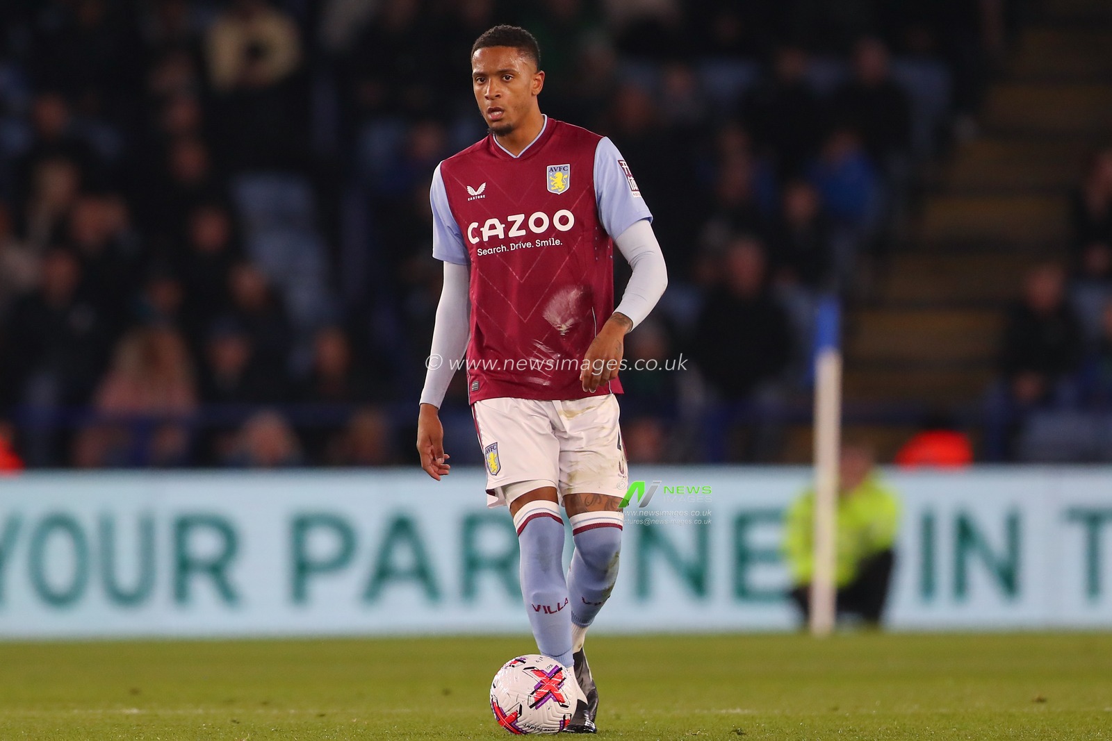 Ezri Konsa #4 of Aston Villa in action during the Premier League match Leicester City vs Aston Villa at King Power Stadium, Leicester, United Kingdom, 4th April 2023

(Photo by Gareth Evans/News Images)