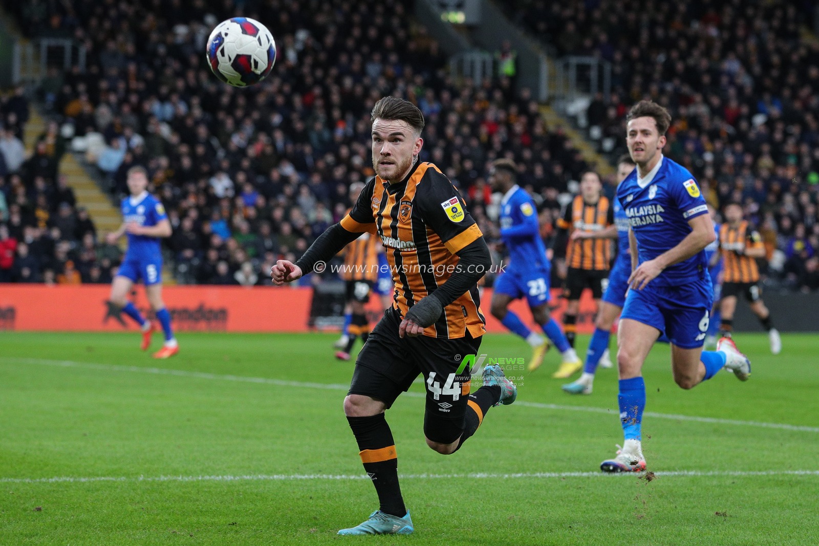 Aaron Connolly #44 of Hull City on the attack during the Sky Bet Championship match Hull City vs Cardiff City at MKM Stadium, Hull, United Kingdom, 4th February 2023

(Photo by James Heaton/News Images)