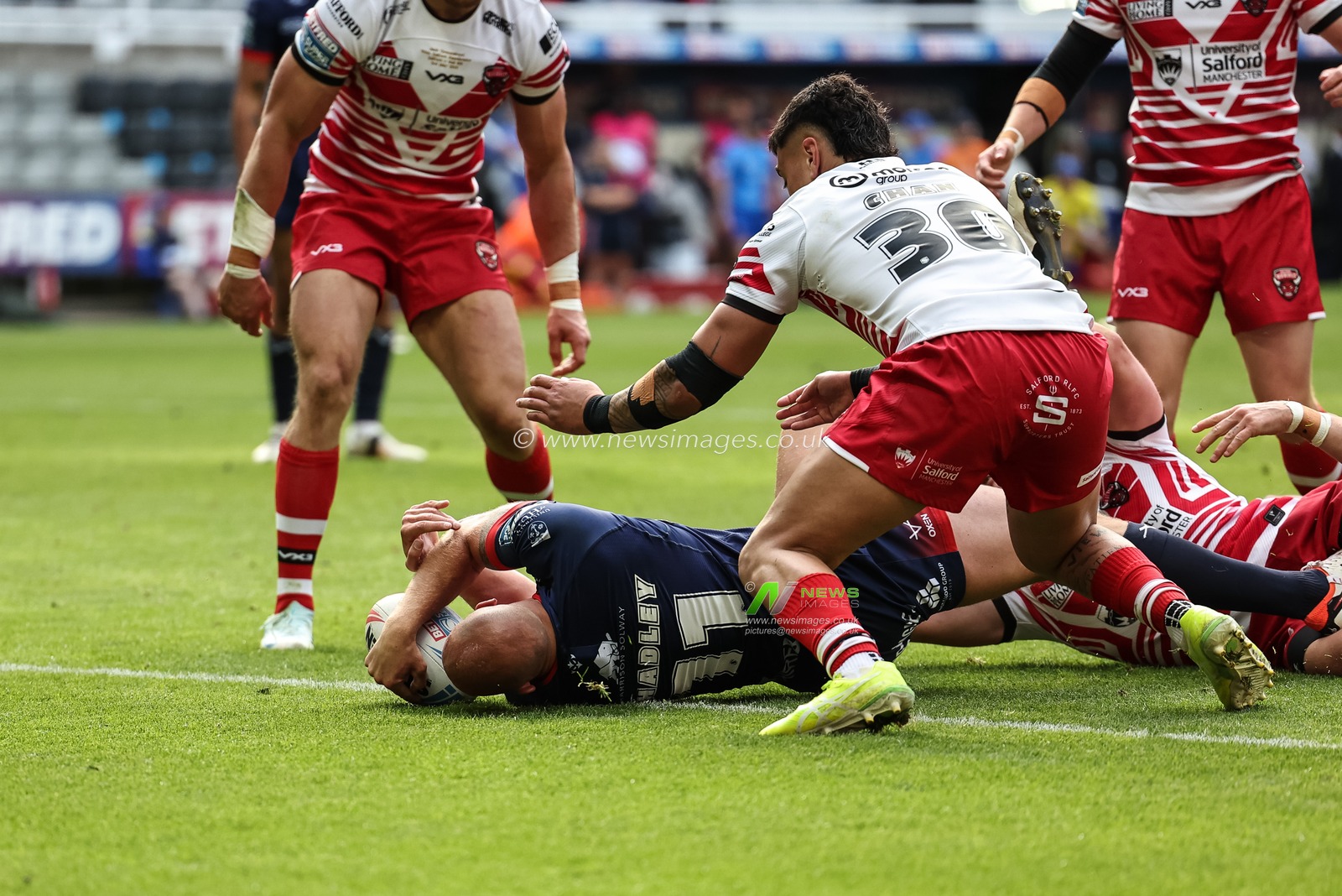 Dean Hadley of Hull KR goes over for a try during the Betfred Magic Weekend 2025 match Hull KR vs Salford Red Devils at St. James's Park, Newcastle, United Kingdom, 3rd May 2025

(Photo by Mark Cosgrove/News Images)