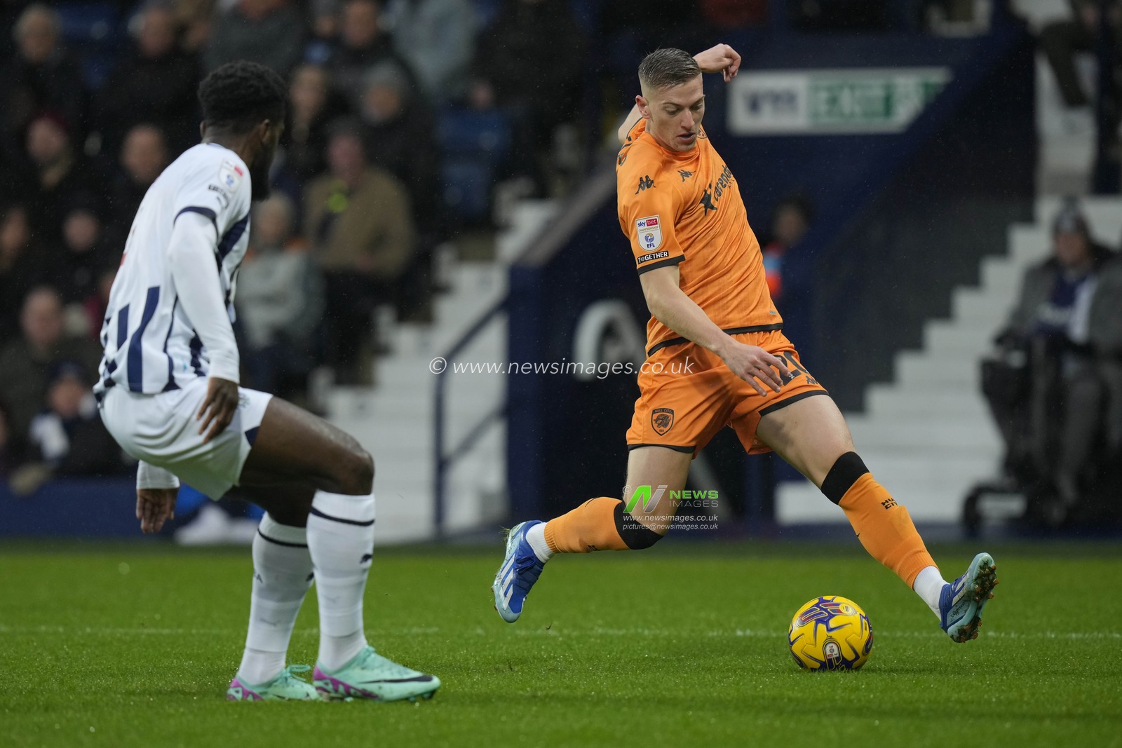 Liam Delap #20 of Hull City runs at CÃ©dric KiprÃ© #4 of West Bromwich Albion during the Sky Bet Championship match West Bromwich Albion vs Hull City at The Hawthorns, West Bromwich, United Kingdom, 4th November 2023

(Photo by Steve Flynn/News Images)