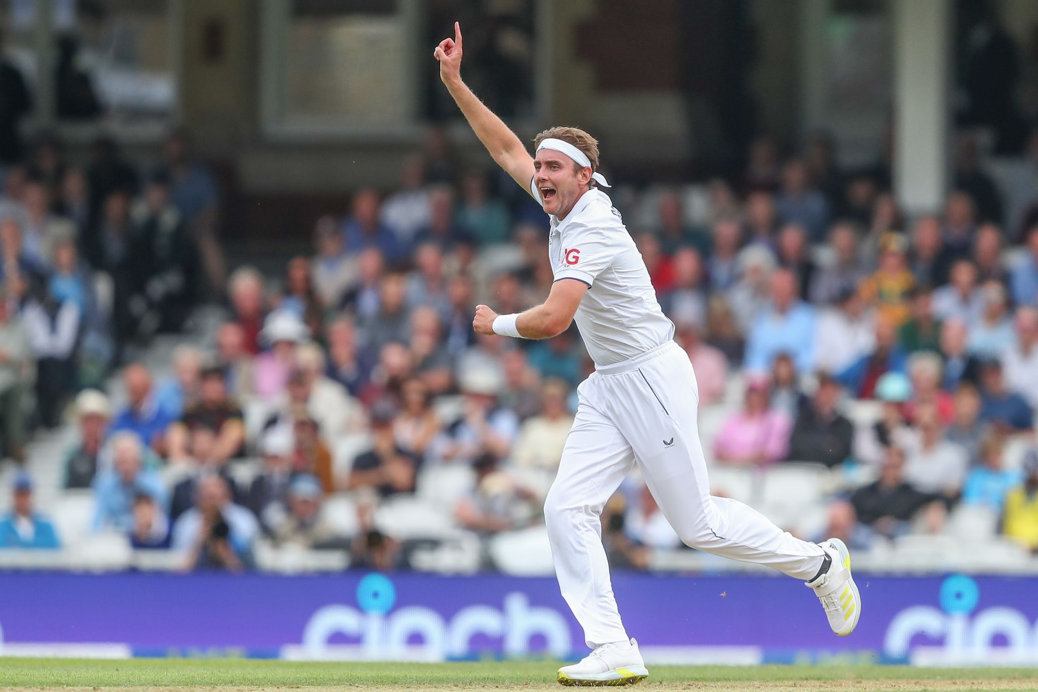 Stuart Broad of England appeals during the LV= Insurance Ashes Fifth Test Series Day One England v Australia at The Kia Oval, London, United Kingdom, 27th July 2023